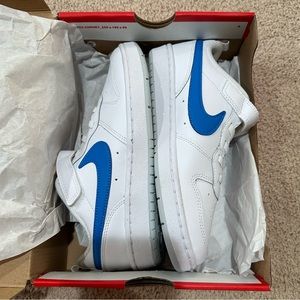 New in box Nike kids court borough low 2